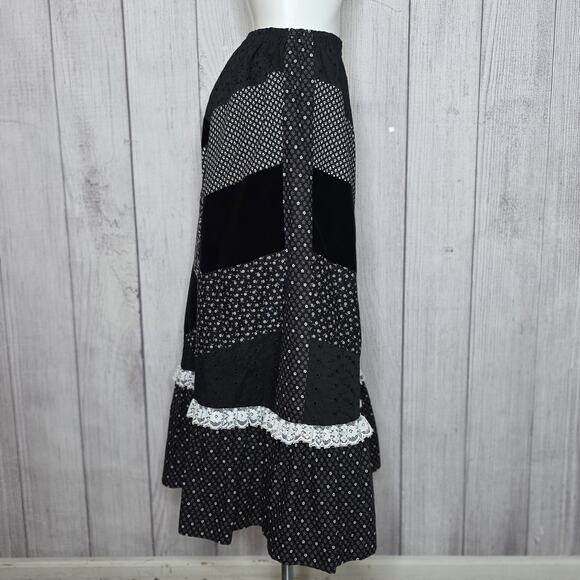 VTG Black & White Floral Patchwork Prairie Maxi Skirt, Velvet Panels & Lace Trim - Picture 2 of 5